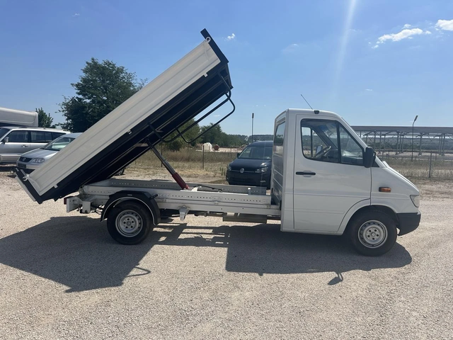 Mercedes-Benz 212 - автомобили, коли, обяви за нови и употребявани 3