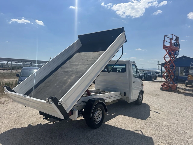 Mercedes-Benz 212 - автомобили, коли, обяви за нови и употребявани 4