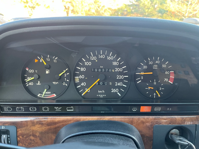 Mercedes-Benz 560 560SEC - автомобили, коли, обяви за нови и употребявани 11