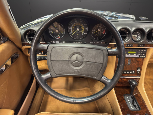 Mercedes-Benz 560 SL - автомобили, коли, обяви за нови и употребявани 10