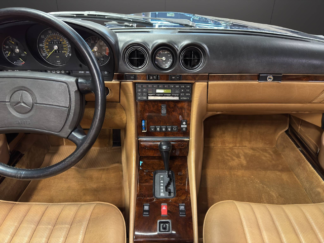 Mercedes-Benz 560 SL - автомобили, коли, обяви за нови и употребявани 12