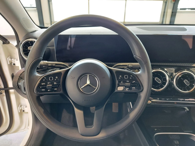 Mercedes-Benz A 180 d - автомобили, коли, обяви за нови и употребявани 5