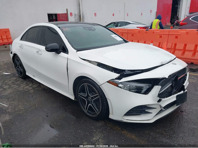 Mercedes-Benz A 220 2.0L I-4 DI, DOHC, VVT, TURBO, 188HP All Wheel Drive - автомобили, коли, обяви за нови и употребявани 0