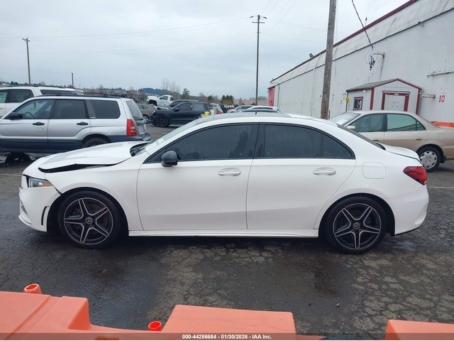 Mercedes-Benz A 220 2.0L I-4 DI, DOHC, VVT, TURBO, 188HP All Wheel Drive - автомобили, коли, обяви за нови и употребявани 13