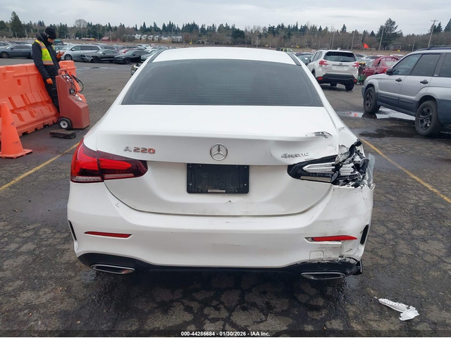 Mercedes-Benz A 220 2.0L I-4 DI, DOHC, VVT, TURBO, 188HP All Wheel Drive - автомобили, коли, обяви за нови и употребявани 15