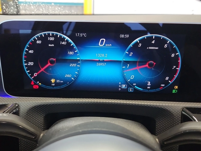 Mercedes-Benz A 250 2 КЛЮЧА * ПАНОРАМА * ПОДГРЕВИ * CARFAX - автомобили, коли, обяви за нови и употребявани 10