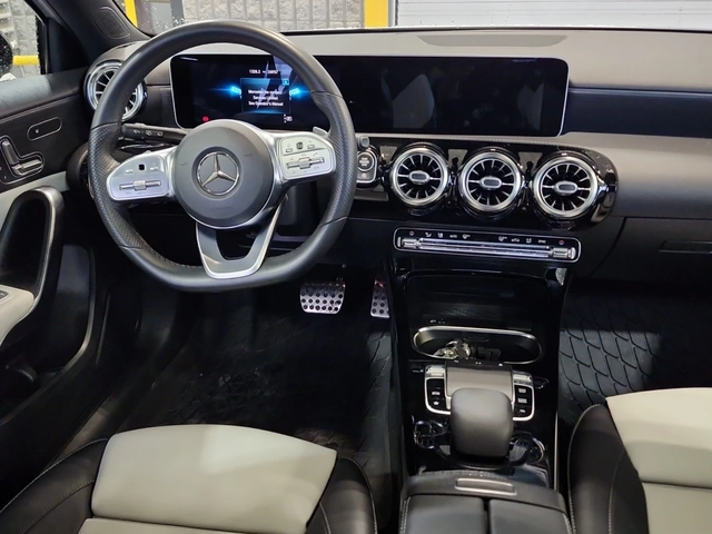 Mercedes-Benz A 250 2 КЛЮЧА * ПАНОРАМА * ПОДГРЕВИ * CARFAX - автомобили, коли, обяви за нови и употребявани 9