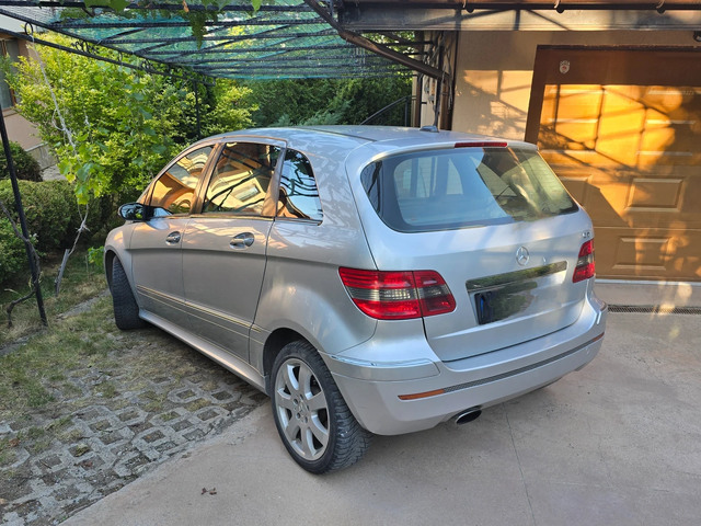 Mercedes-Benz B 180 201х.км/ОБСЛУЖЕН/ - автомобили, коли, обяви за нови и употребявани 11