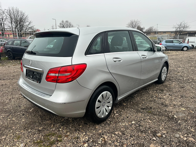Mercedes-Benz B 180 1.6Ti 122kc NAVI TOPPPPP - автомобили, коли, обяви за нови и употребявани 4