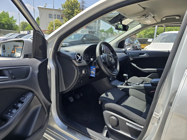 Mercedes-Benz B 180 Топ състояние - автомобили, коли, обяви за нови и употребявани 9
