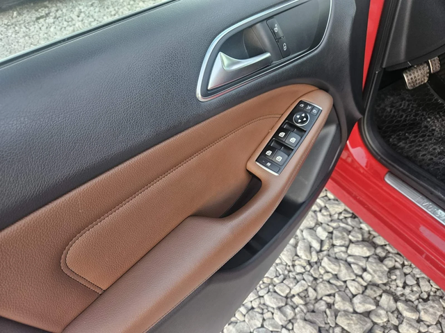 Mercedes-Benz B 200 - автомобили, коли, обяви за нови и употребявани 9