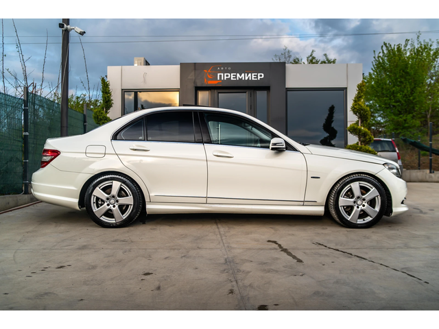 Mercedes-Benz C 200 i AMG ПАКЕТ - FULL - БЯЛА ПЕРЛА - 6М ГАРАНЦИЯ! - автомобили, коли, обяви за нови и употребявани 4