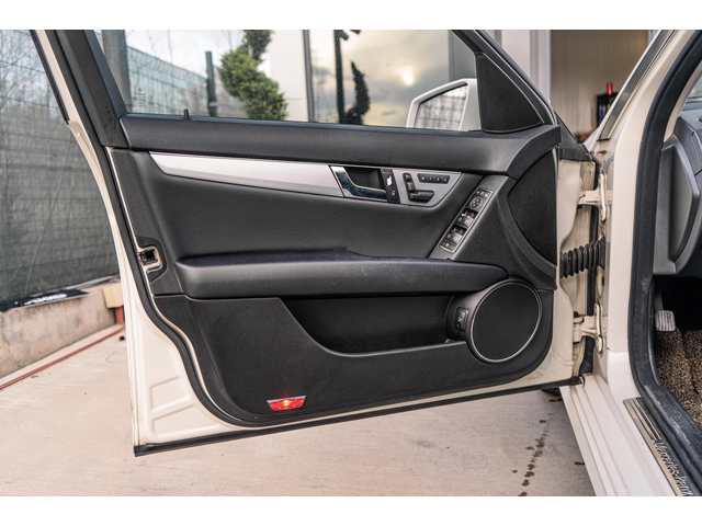 Mercedes-Benz C 200 i AMG ПАКЕТ - FULL - БЯЛА ПЕРЛА - 6М ГАРАНЦИЯ! - автомобили, коли, обяви за нови и употребявани 6