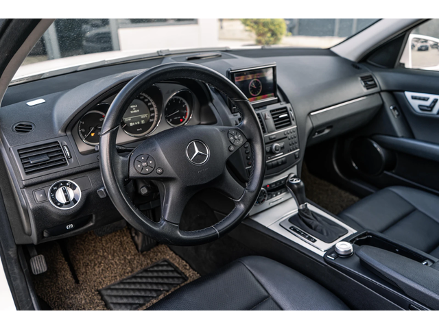 Mercedes-Benz C 200 i AMG ПАКЕТ - FULL - БЯЛА ПЕРЛА - 6М ГАРАНЦИЯ! - автомобили, коли, обяви за нови и употребявани 8