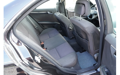 Mercedes-Benz C 220 Перфектен/Обслужен - автомобили, коли, обяви за нови и употребявани 8