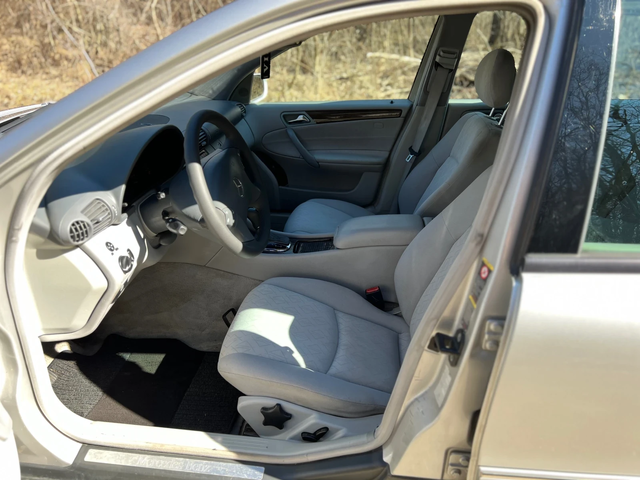 Mercedes-Benz C 220 - автомобили, коли, обяви за нови и употребявани 8