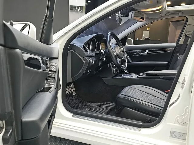 Mercedes-Benz C 220 CDI - автомобили, коли, обяви за нови и употребявани 9