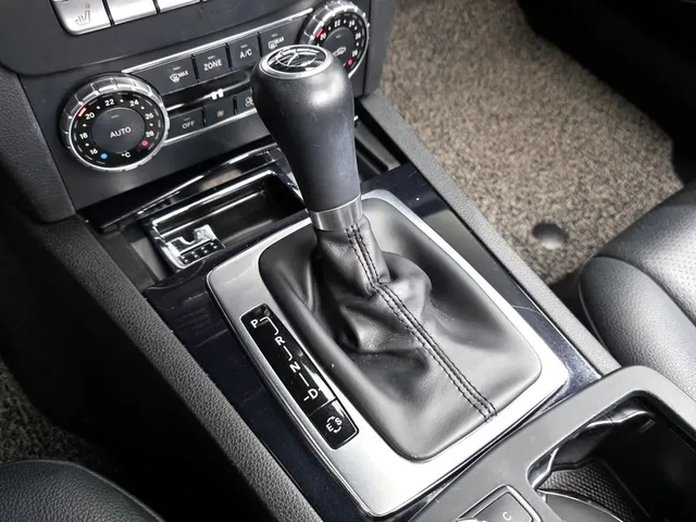 Mercedes-Benz C 220 CDI - автомобили, коли, обяви за нови и употребявани 8