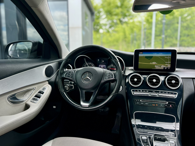 Mercedes-Benz C 220 AMG LINE / ПАНОРАМЕН ТАВАН / KEYLESS GO - автомобили, коли, обяви за нови и употребявани 6