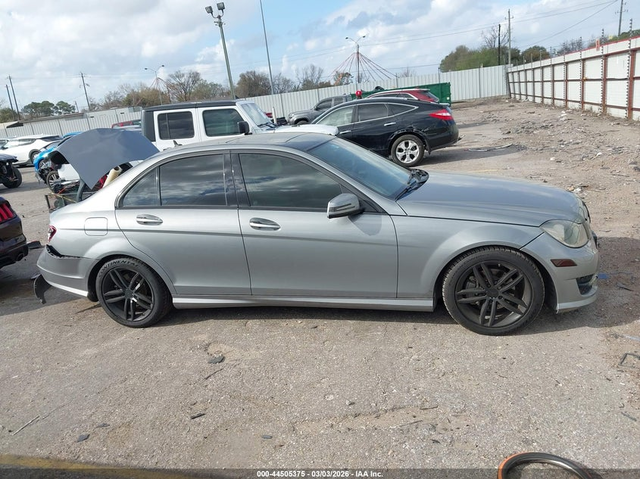 Mercedes-Benz C 250 1.8L I-4 DI, DOHC, VVT, TURBO, 201HP Rear Wheel Drive - автомобили, коли, обяви за нови и употребявани 12