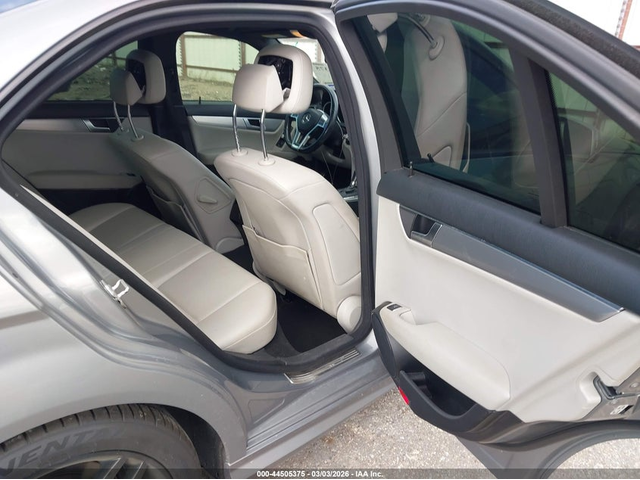 Mercedes-Benz C 250 1.8L I-4 DI, DOHC, VVT, TURBO, 201HP Rear Wheel Drive - автомобили, коли, обяви за нови и употребявани 7