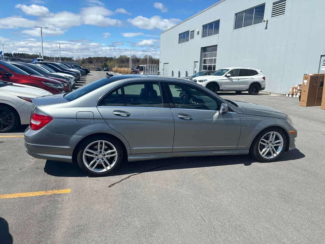 Mercedes-Benz C 300 * ГЛАВНО ПРЕДСТАВИТЕЛСТВО* ПАНОРАМА* - автомобили, коли, обяви за нови и употребявани 3