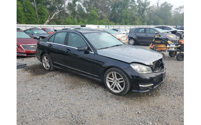 mercedes-benz-c-300-4matic - 5