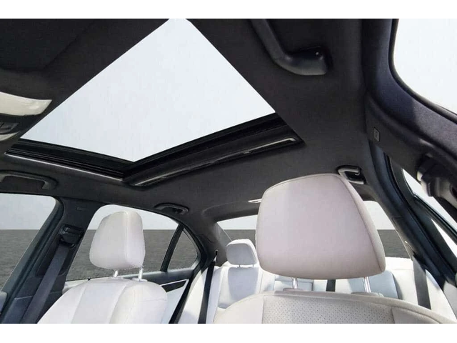 Mercedes-Benz W100 * 4MATIC / Leather / Sunroof / Nav / Heated Seats - автомобили, коли, обяви за нови и употребявани 10