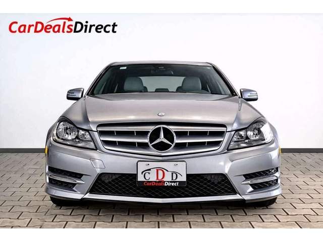 Mercedes-Benz W100 * 4MATIC / Leather / Sunroof / Nav / Heated Seats - автомобили, коли, обяви за нови и употребявани 1