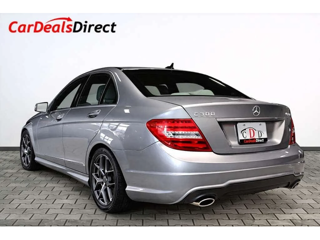Mercedes-Benz W100 * 4MATIC / Leather / Sunroof / Nav / Heated Seats - автомобили, коли, обяви за нови и употребявани 3