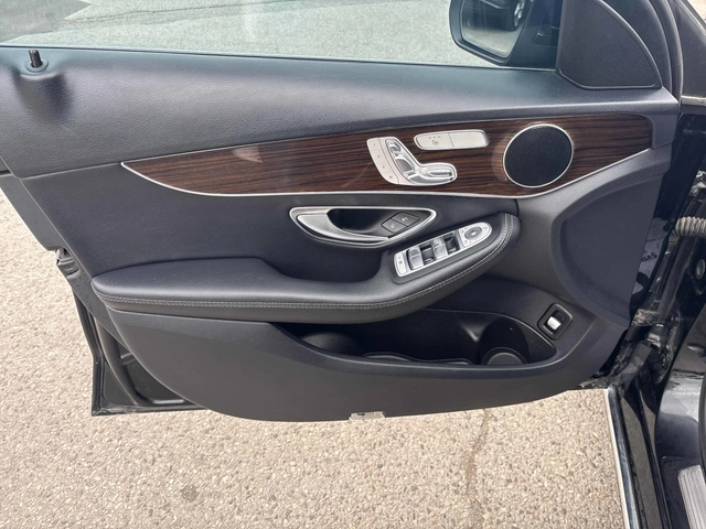 Mercedes-Benz C 300 - автомобили, коли, обяви за нови и употребявани 10
