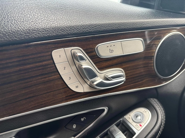 Mercedes-Benz C 300 - автомобили, коли, обяви за нови и употребявани 9