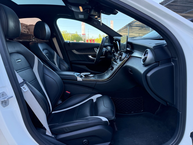 Mercedes-Benz C 63 AMG S - автомобили, коли, обяви за нови и употребявани 7