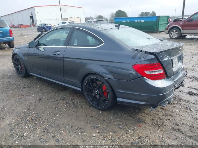 Mercedes-Benz C 63 AMG - автомобили, коли, обяви за нови и употребявани 3