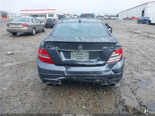 Mercedes-Benz C 63 AMG - автомобили, коли, обяви за нови и употребявани 4