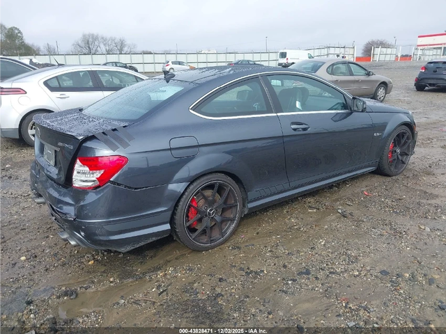 Mercedes-Benz C 63 AMG - автомобили, коли, обяви за нови и употребявани 5