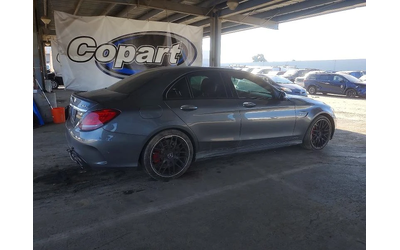 mercedes-benz-c-63-amg - 4