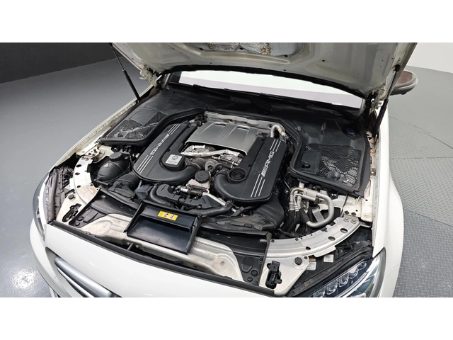 Mercedes-Benz C 63 AMG 4.0 V8 Biturbo - автомобили, коли, обяви за нови и употребявани 4