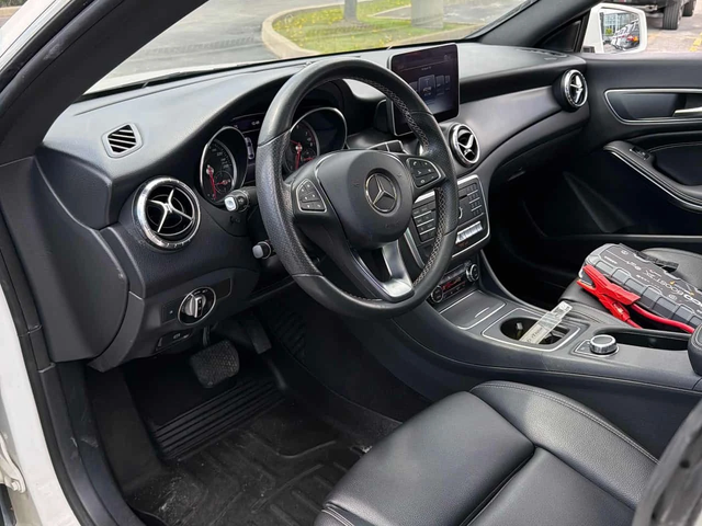 Mercedes-Benz CLA 250 4MATIC* DISTRONIC* PANORAMA* ПОДГРЕВ* - автомобили, коли, обяви за нови и употребявани 4