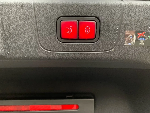 Mercedes-Benz CLA 250 + EQ Premium DISTR MultiB 360 W/P Pano Massage B/S - автомобили, коли, обяви за нови и употребявани 12