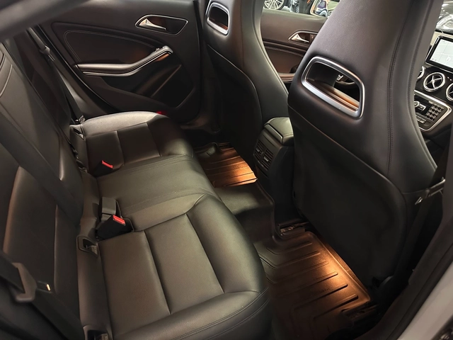 Mercedes-Benz CLA 250 4MATIC | AMG Package | Sunroof | Navigation | Blin - автомобили, коли, обяви за нови и употребявани 6