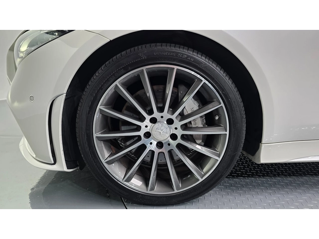 Mercedes-Benz CLS 300 - автомобили, коли, обяви за нови и употребявани 2