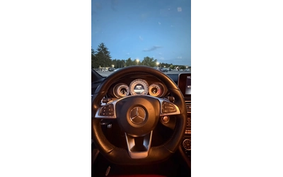 Mercedes-Benz CLS 400 4 MATIC AMG ПАКЕТ | DESIGNO RED | ЕЛ.ЩОРА | - автомобили, коли, обяви за нови и употребявани 9