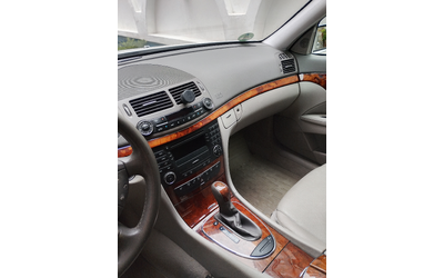 mercedes-benz-e-200 - 0