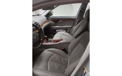 mercedes-benz-e-200 - 4