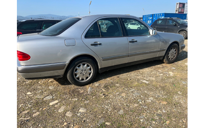 mercedes-benz-e-200 - 3