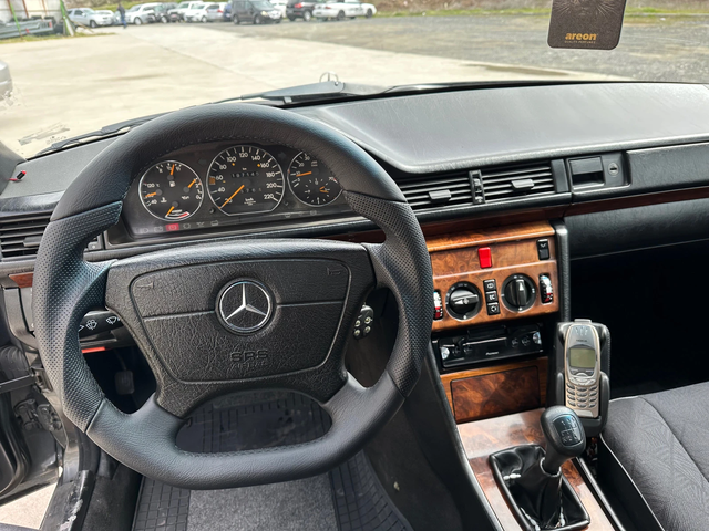 Mercedes-Benz E 200 - автомобили, коли, обяви за нови и употребявани 11