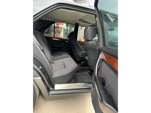 Mercedes-Benz E 200 - автомобили, коли, обяви за нови и употребявани 15