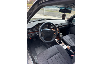 Mercedes-Benz E 200 - автомобили, коли, обяви за нови и употребявани 9