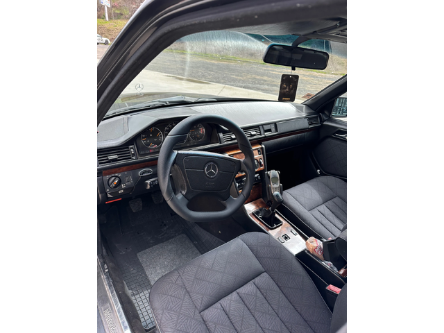 Mercedes-Benz E 200 - автомобили, коли, обяви за нови и употребявани 9